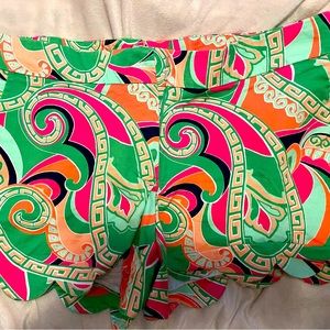 Women’s Crown and Ivy scalloped edge shorts. Size 12